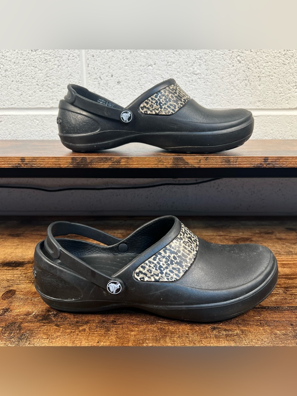 CROCS Clogs Mercy Work Slip Resistant Animal‎ Print Trim Nurse Kitchen Women's 9